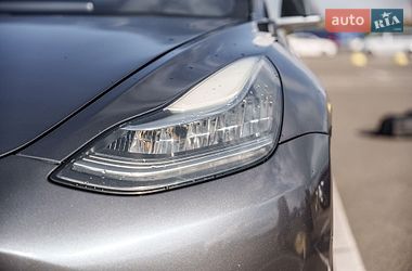 Седан Tesla Model 3 2018 в Києві
