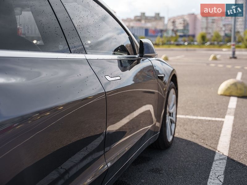 Седан Tesla Model 3 2018 в Києві