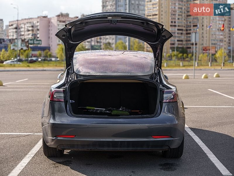 Седан Tesla Model 3 2018 в Києві