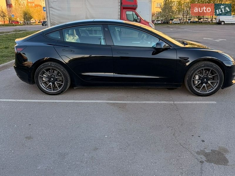 Седан Tesla Model 3 2022 в Ивано-Франковске
