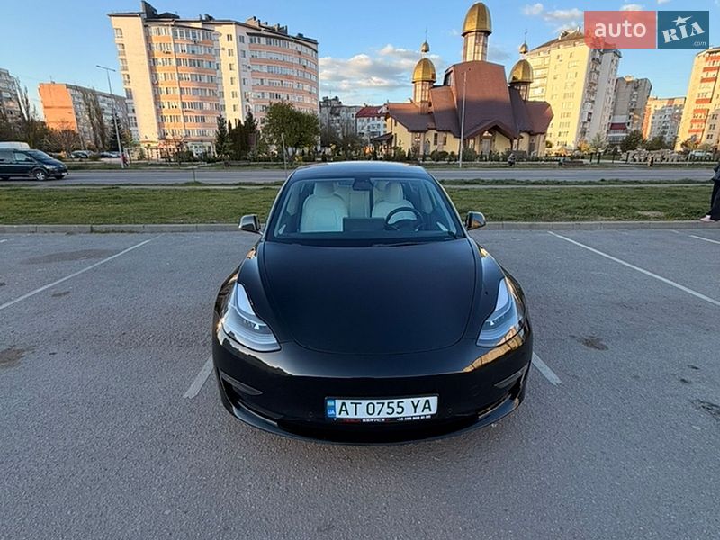 Седан Tesla Model 3 2022 в Ивано-Франковске