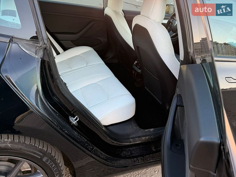 Седан Tesla Model 3 2022 в Ивано-Франковске