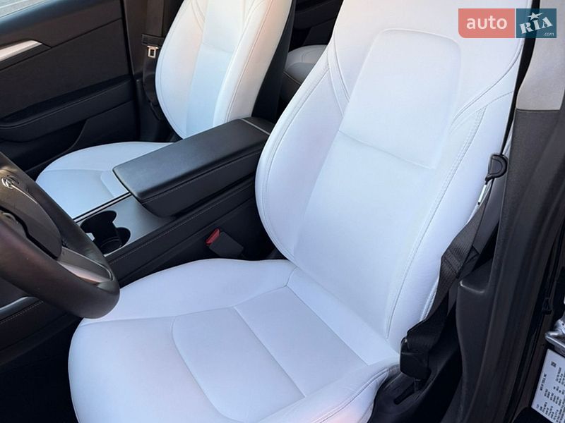 Седан Tesla Model 3 2022 в Ивано-Франковске