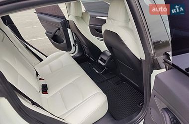 Седан Tesla Model 3 2021 в Львове
