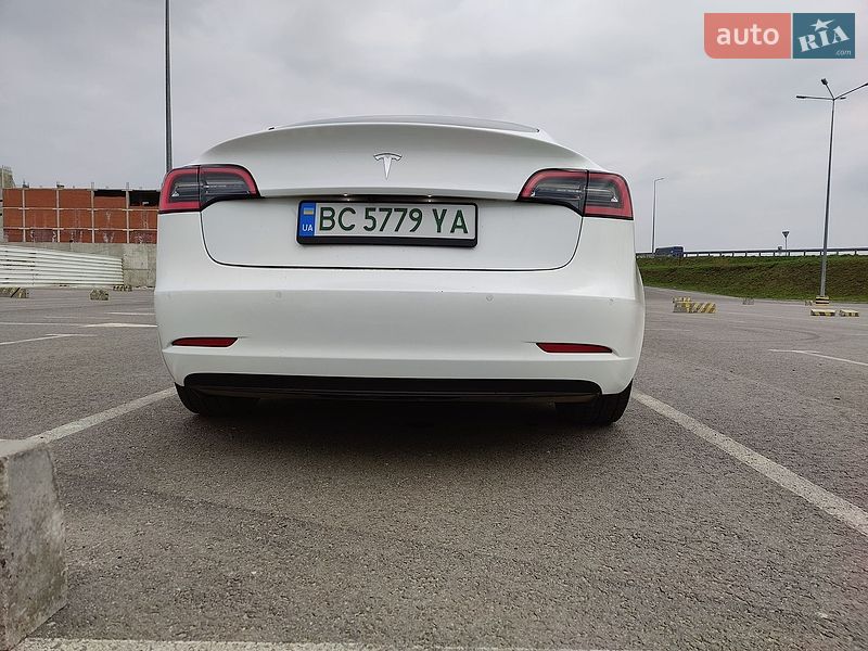Седан Tesla Model 3 2021 в Львове