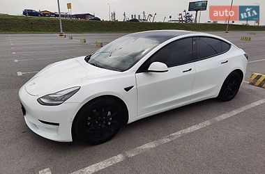 Седан Tesla Model 3 2021 в Львове