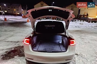 Седан Tesla Model 3 2021 в Львове