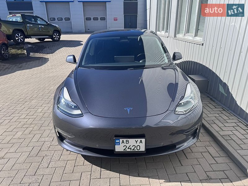 Седан Tesla Model 3 2022 в Виннице
