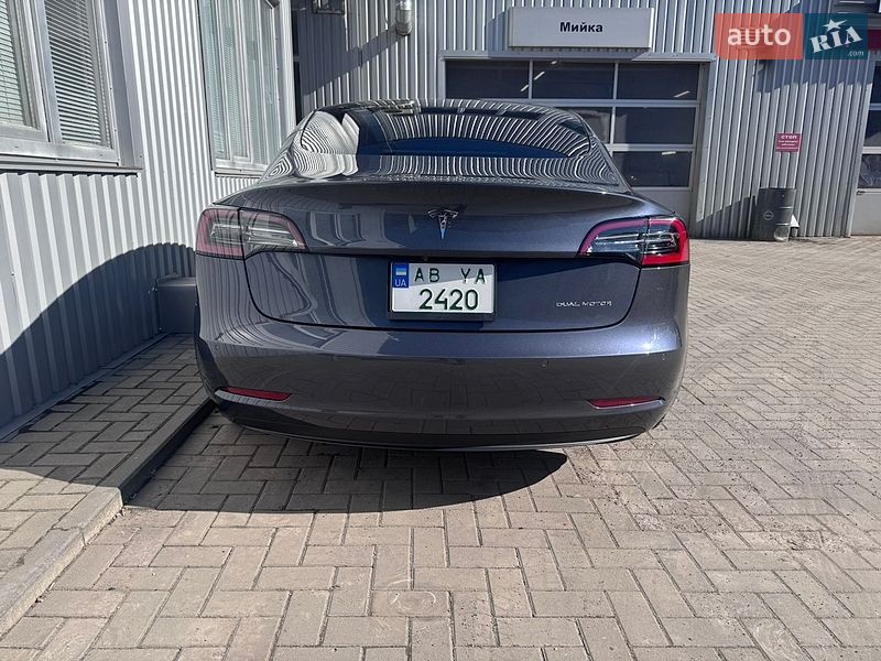 Седан Tesla Model 3 2022 в Виннице