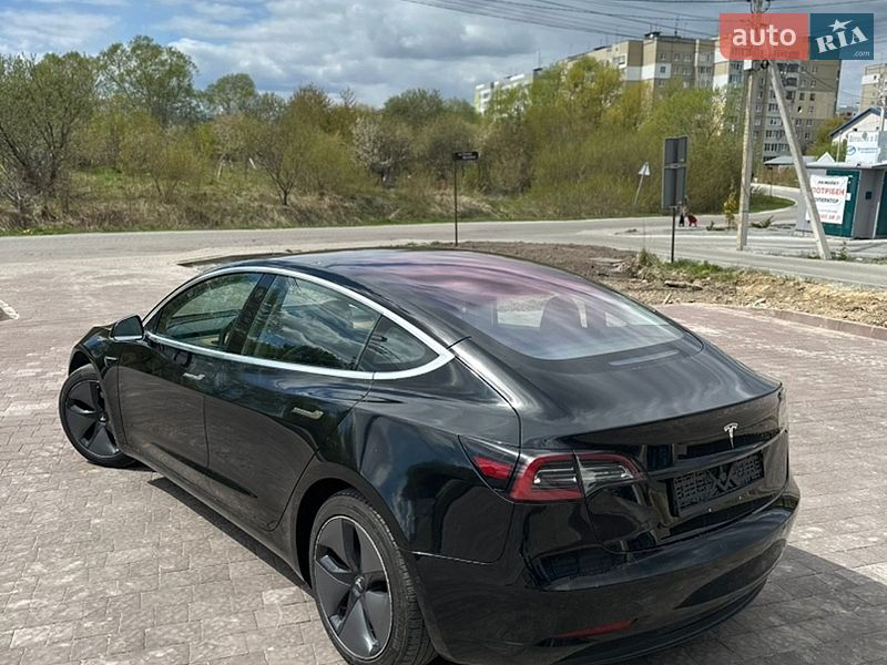 Седан Tesla Model 3 2017 в Львове