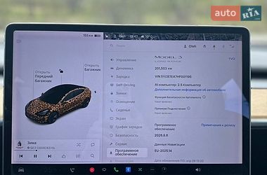 Седан Tesla Model 3 2017 в Львове