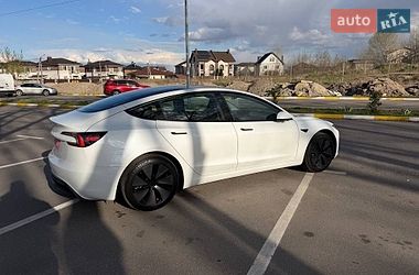 Седан Tesla Model 3 2025 в Киеве