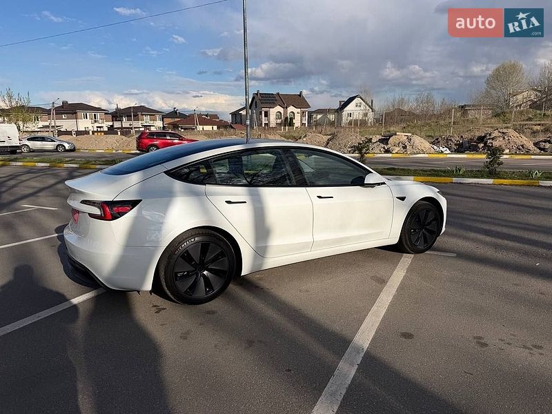 Седан Tesla Model 3 2025 в Киеве