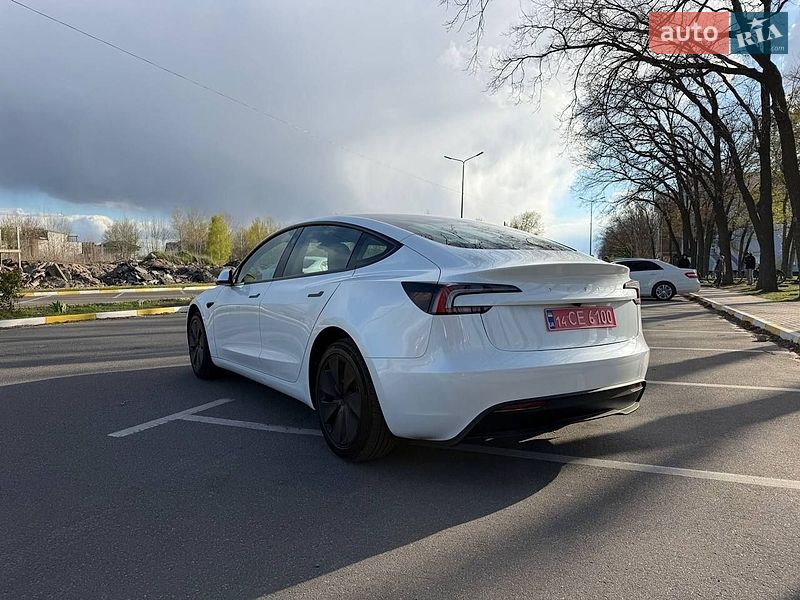 Седан Tesla Model 3 2025 в Киеве