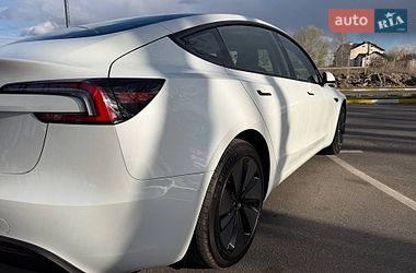 Седан Tesla Model 3 2025 в Киеве