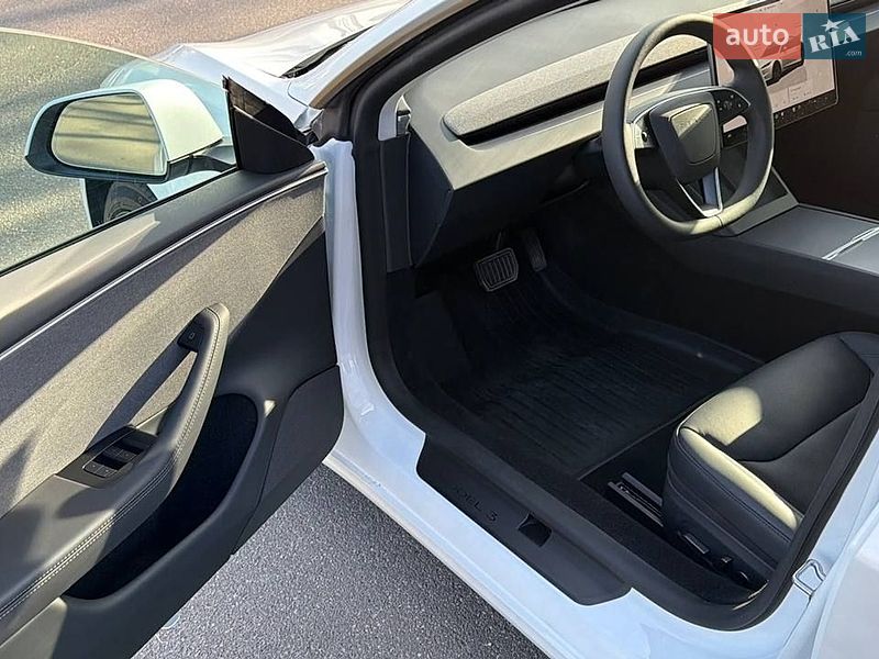 Седан Tesla Model 3 2025 в Киеве