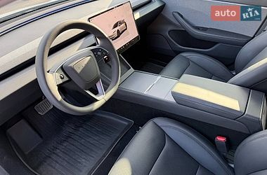 Седан Tesla Model 3 2025 в Киеве