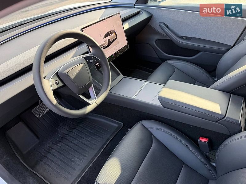 Седан Tesla Model 3 2025 в Киеве