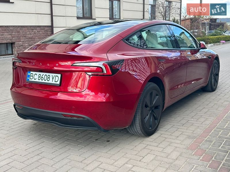 Седан Tesla Model 3 2024 в Львове