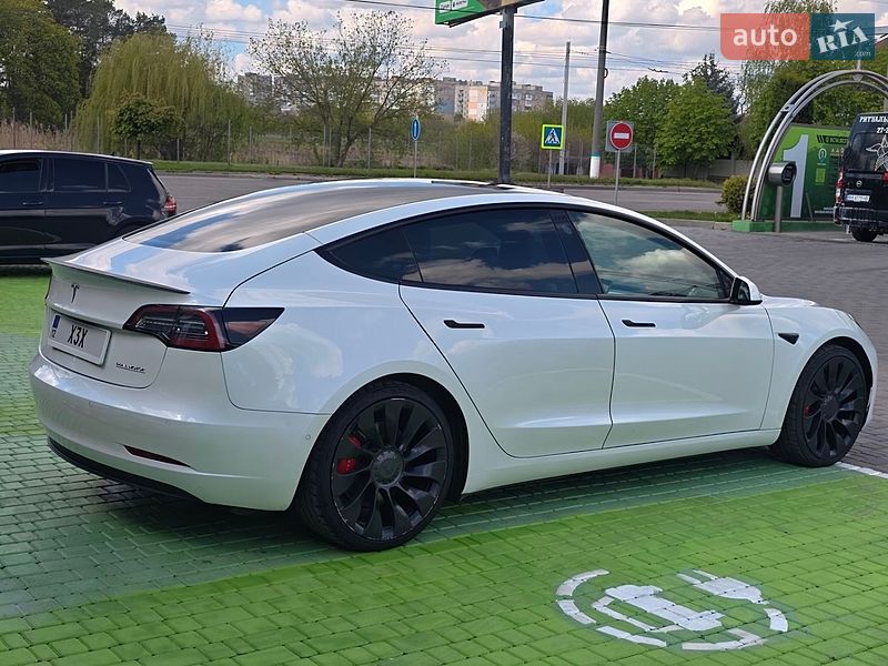 Седан Tesla Model 3 2022 в Києві