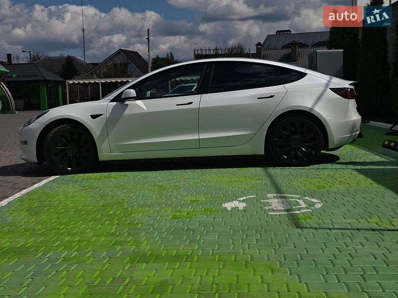Седан Tesla Model 3 2022 в Києві