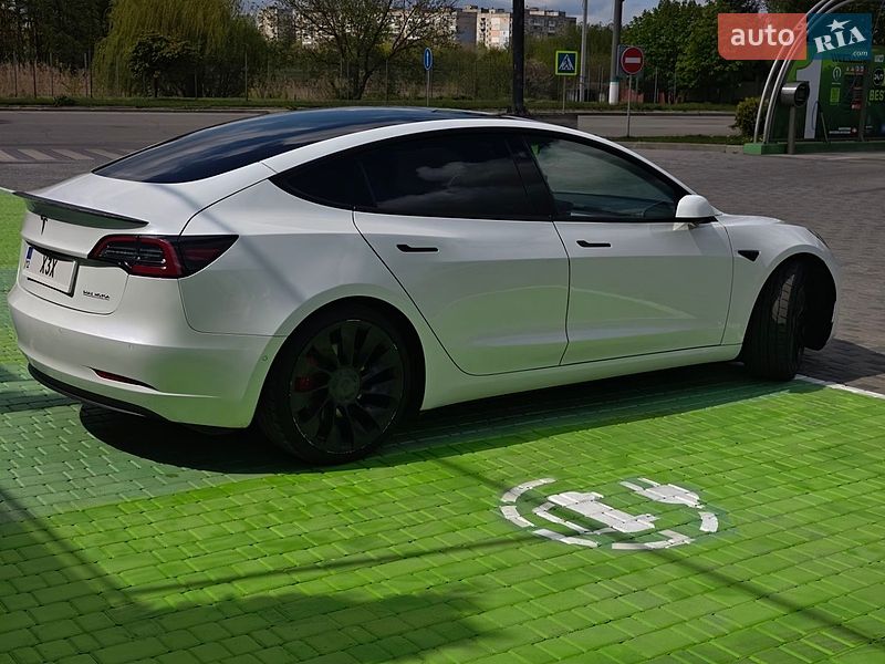 Седан Tesla Model 3 2022 в Києві