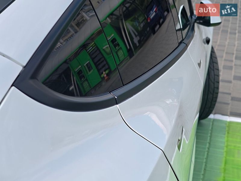 Седан Tesla Model 3 2022 в Києві