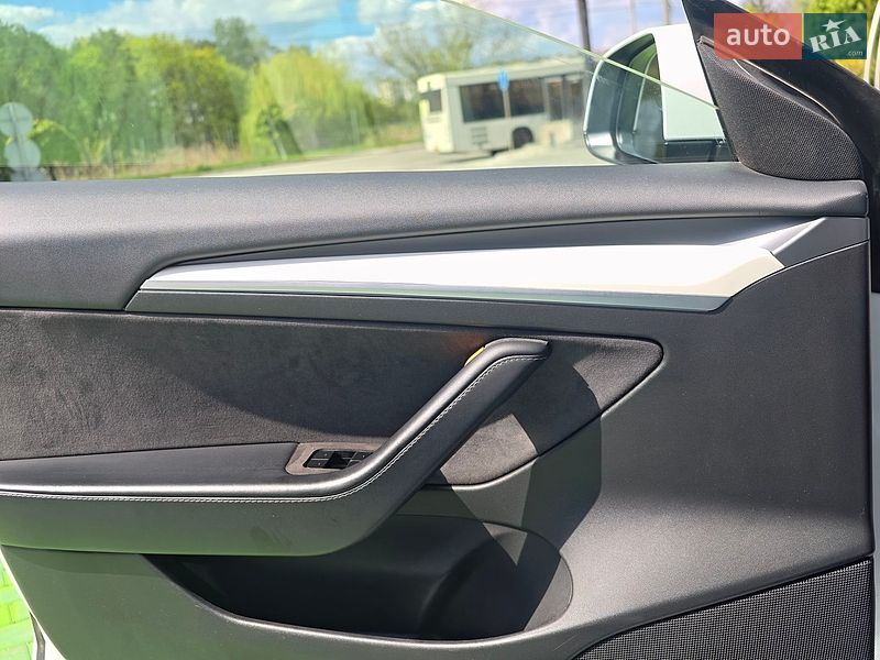 Седан Tesla Model 3 2022 в Києві
