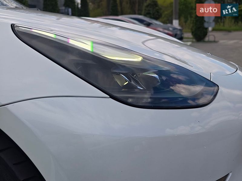 Седан Tesla Model 3 2022 в Києві