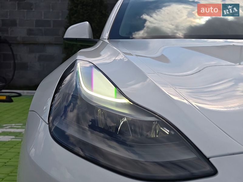 Седан Tesla Model 3 2022 в Києві