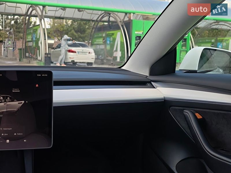 Седан Tesla Model 3 2022 в Києві