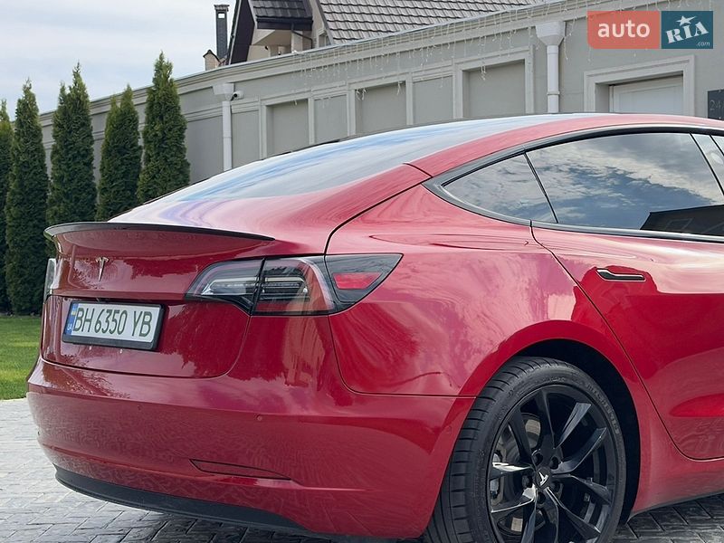 Седан Tesla Model 3 2018 в Одесі
