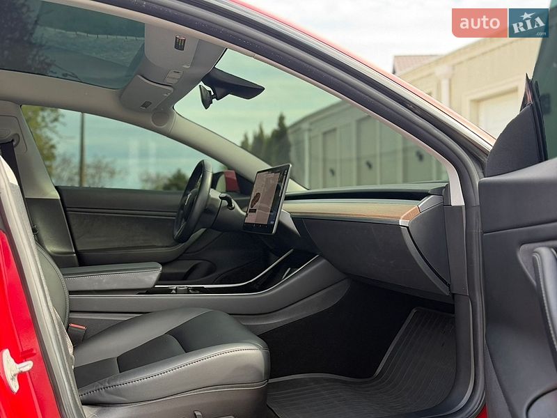 Седан Tesla Model 3 2018 в Одесі