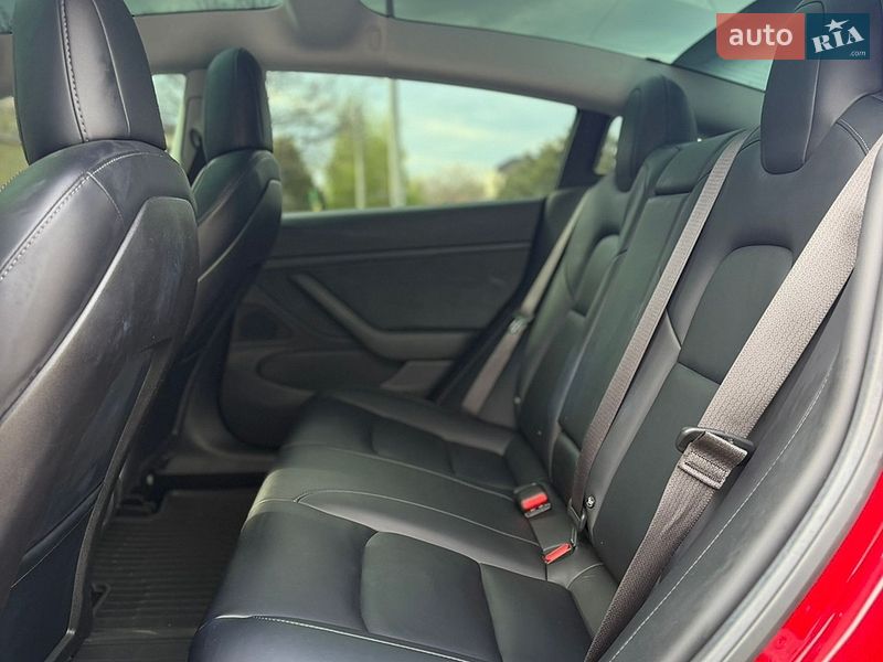 Седан Tesla Model 3 2018 в Одесі