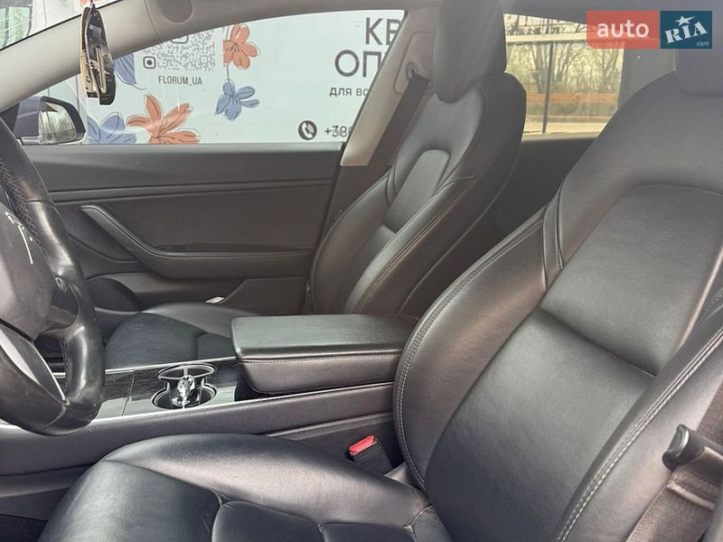 Седан Tesla Model 3 2018 в Виннице