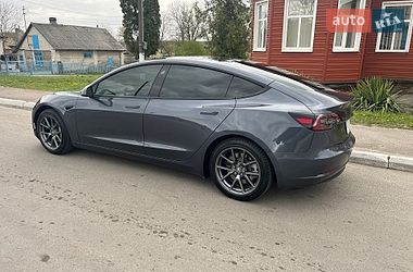 Седан Tesla Model 3 2021 в Ровно