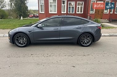 Седан Tesla Model 3 2021 в Ровно