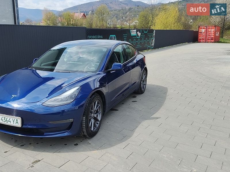 Седан Tesla Model 3 2022 в Ивано-Франковске