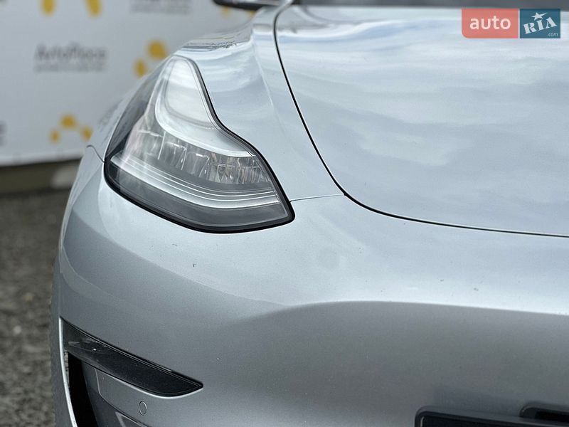 Седан Tesla Model 3 2018 в Луцке