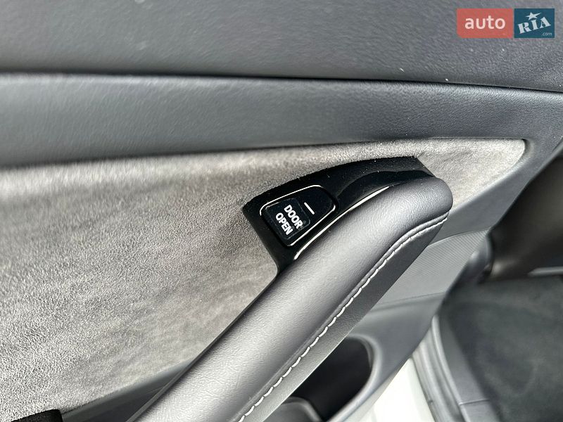 Седан Tesla Model 3 2018 в Луцке