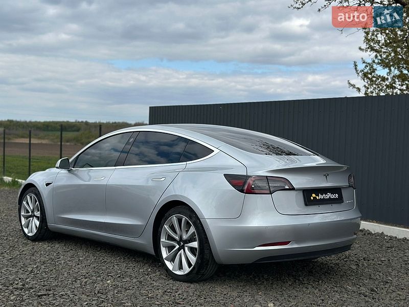 Седан Tesla Model 3 2018 в Луцке