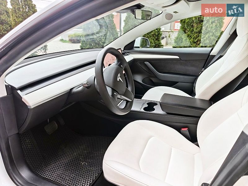 Седан Tesla Model 3 2021 в Дніпрі