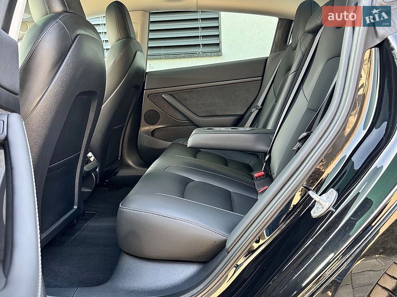 Седан Tesla Model 3 2022 в Хмельницком