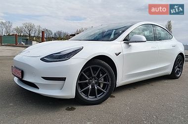 Седан Tesla Model 3 2020 в Киеве