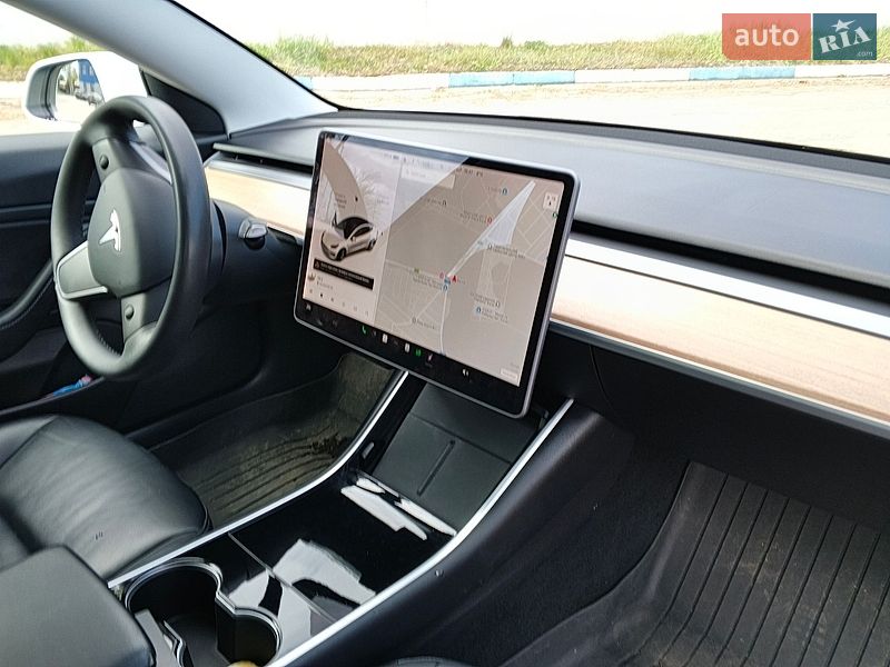 Седан Tesla Model 3 2020 в Киеве