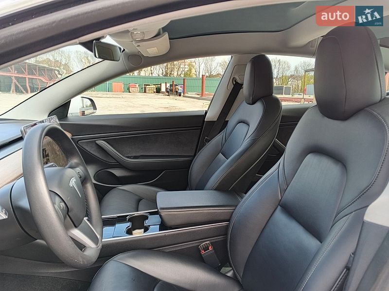 Седан Tesla Model 3 2020 в Киеве