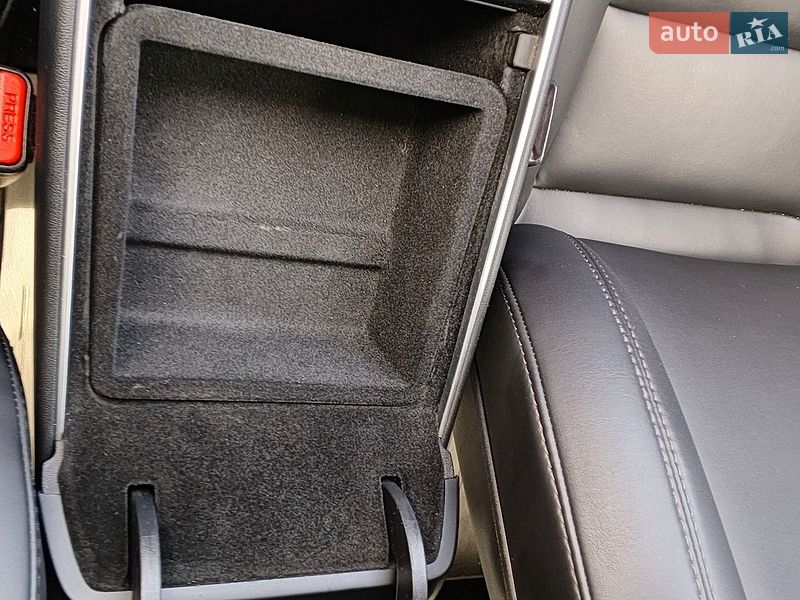 Седан Tesla Model 3 2020 в Киеве