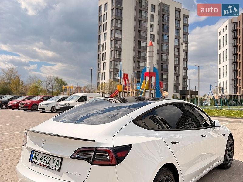 Седан Tesla Model 3 2022 в Луцке