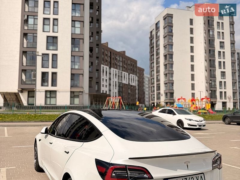 Седан Tesla Model 3 2022 в Луцке