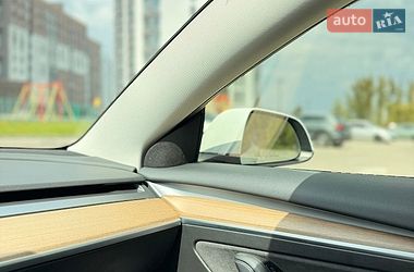 Седан Tesla Model 3 2022 в Луцке